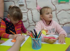 Освітньо-розвивальний простір «Веселкові барви»
